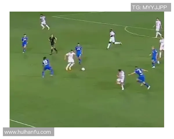 足球巨星们的精彩射门瞬间燃爆全场的激情时刻回顾 足球巨星们的精彩射门瞬间燃爆全场的激情时刻回顾