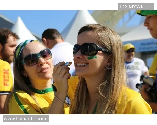 足球明星卡包金色闪耀登场收藏热潮引发球迷狂欢 足球明星卡包金色闪耀登场收藏热潮引发球迷狂欢