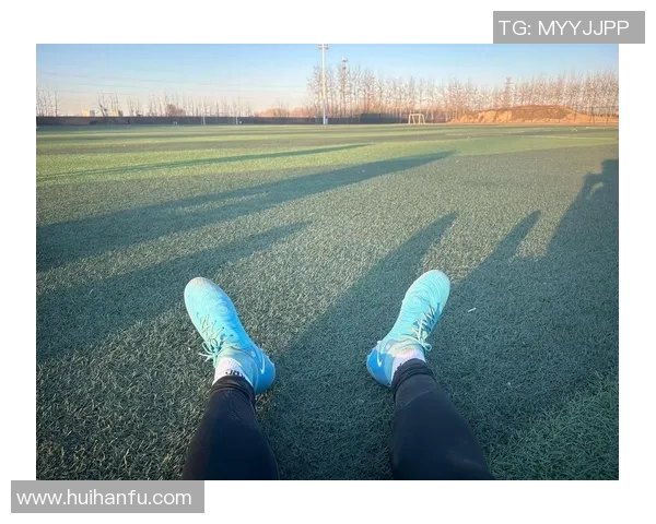 足球明星也爱平凡生活揭秘他们的普通鞋子背后的故事与情感 足球明星也爱平凡生活揭秘他们的普通鞋子背后的故事与情感