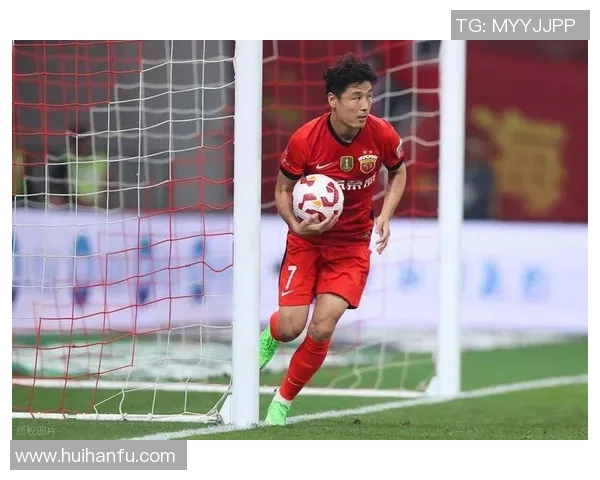 足球明星进球后化身射手展现精准射箭技艺引发球迷热议 足球明星进球后化身射手展现精准射箭技艺引发球迷热议