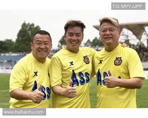 香港足球明星队盛大接站活动引发球迷热烈欢迎与期待 香港足球明星队盛大接站活动引发球迷热烈欢迎与期待